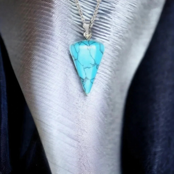 Bohemian Western Turquoise Stone Pendant Silver Plated Necklace - Picture 2 of 3